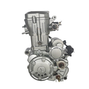 The tricycle engine is dual-cooled and water-cooled, with a 175cc three-engine head.