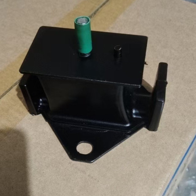 Manufacturer wholesale 3-cylinder L200 engine mount MB995005, MR992670, MR112003, in stock