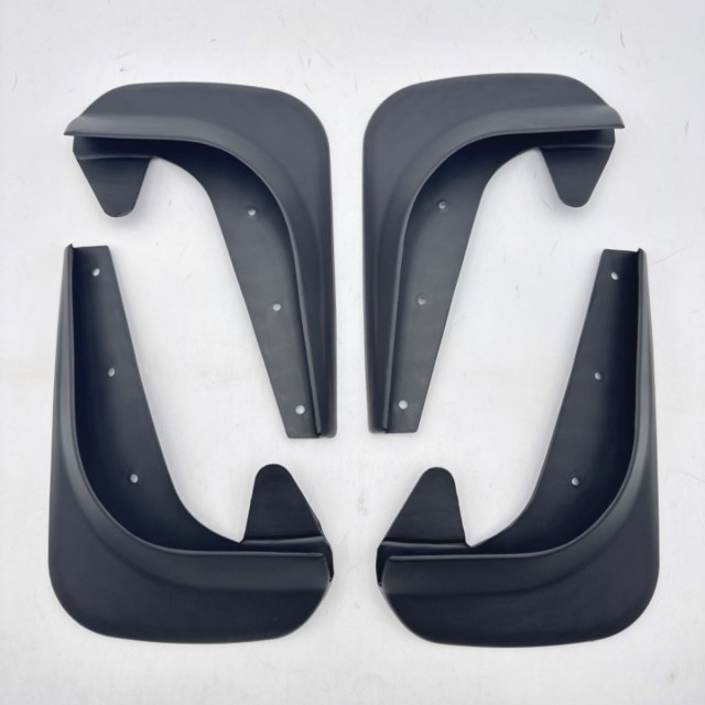 This is a universal small-sized 4-piece mudguard skin modification card and a universal type of foreign trade mudguard belt installation accessory