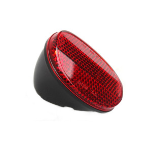 Reflective pendants are becoming a new favorite in urban culture, with co-branded items featuring museums and scenic spots selling like hotcakes.