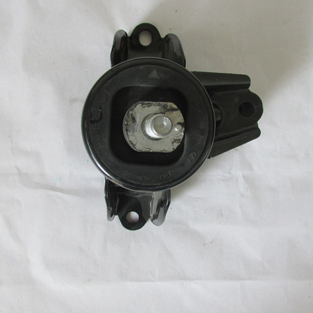 Applicable to Beijing IX25 21810-C9000 Korean engine bracket C9000 engine right bracket
