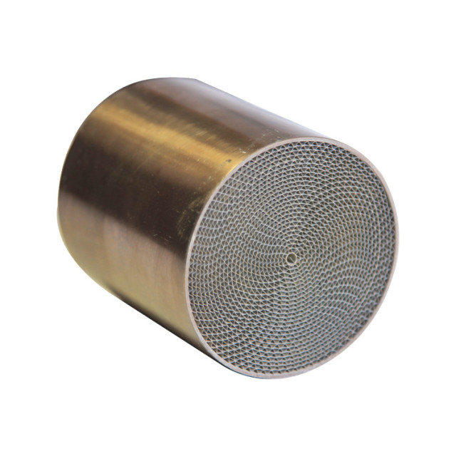 Three-way catalytic converter metal core