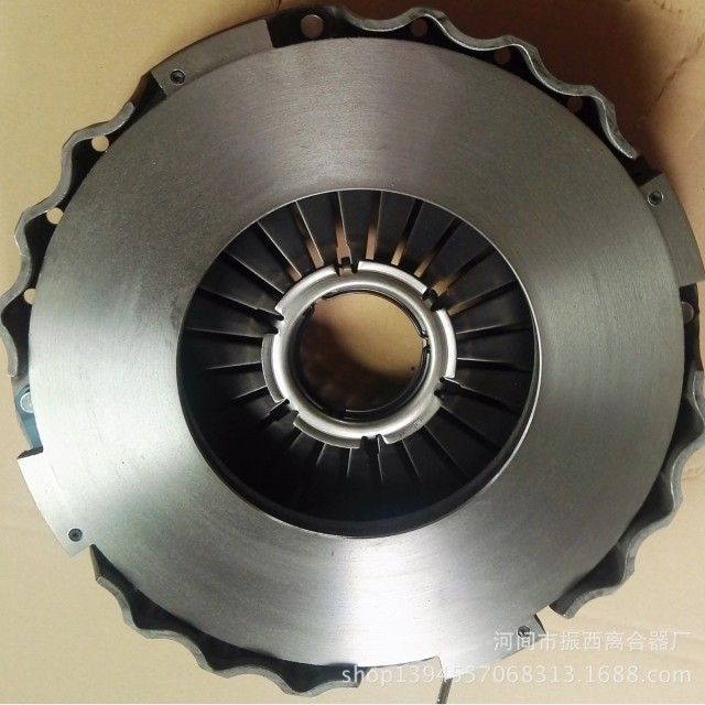 Suitable for Sinotruk HOWO clutch pressure plate AZ9725160100P HOWO clutch