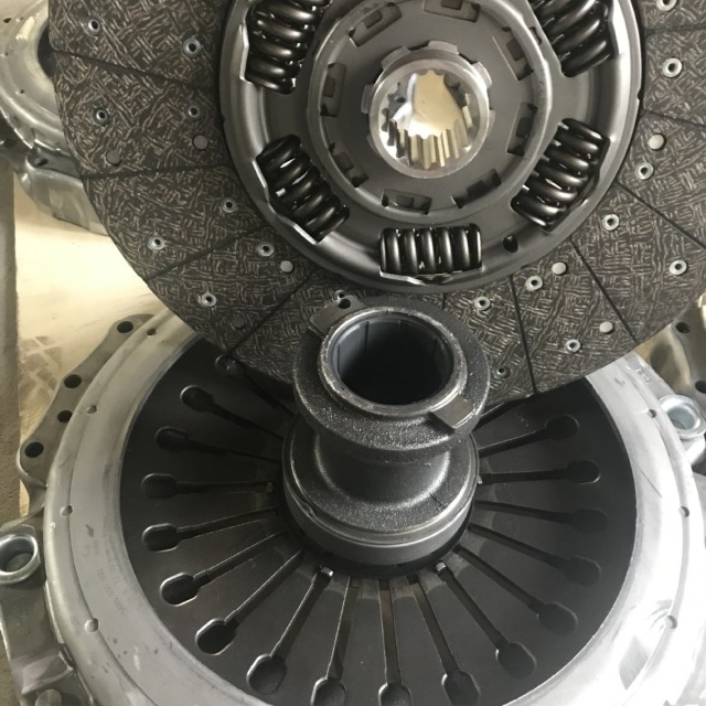 We have a wide range of clutch parts in stock, including MAN MFZ430, 3482083032 clutch pressure plates and clutch discs