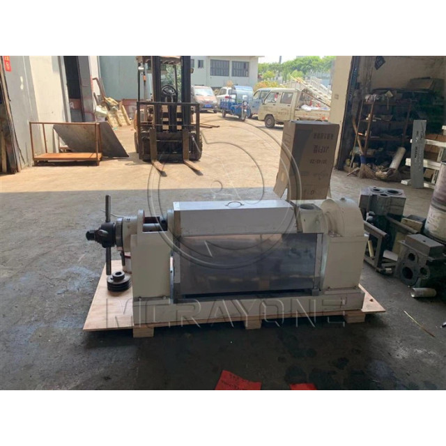 Peanut simple temperature control oil press