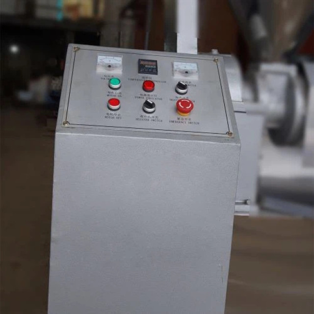 Cashew Nut Pressing Machine