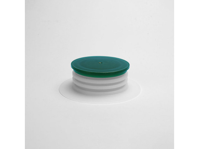 Snap cap spout