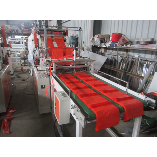 Computer Control Six-line Flat Bottom Sealing and Cutting Bag Machine with Belt Conveyor