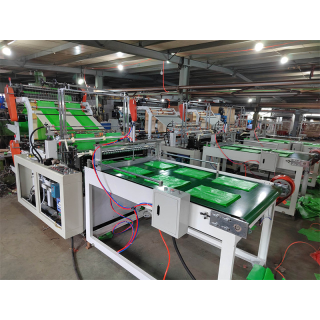 Computer Control Four-line Flat Bottom Sealing and Cutting Bag Machine with Belt Conveyor