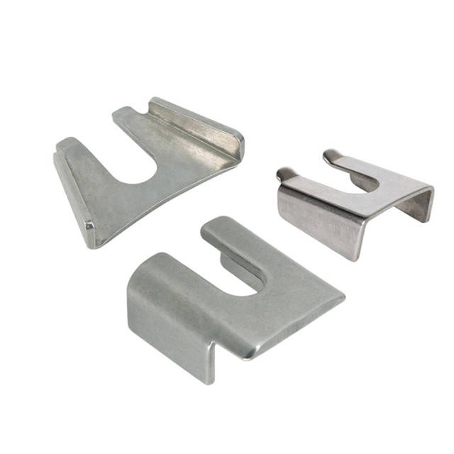 Manhole buckle plate