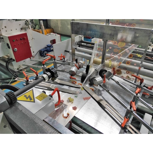 CW-400MCP MINI CENTER SEALING POUCH MACHINE