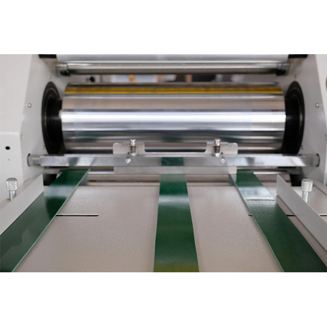 SWFM390C HYDRAULIC HEAVY-DUTY SEMI-AUTO LAMINATOR