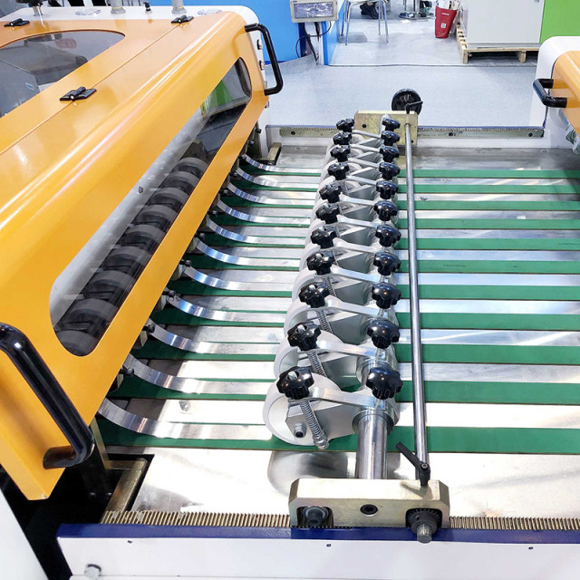 SX-C1100-1R Paper Cutting Machine (2 stage convey)